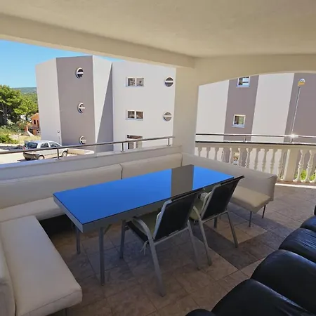 House Berry Apartment