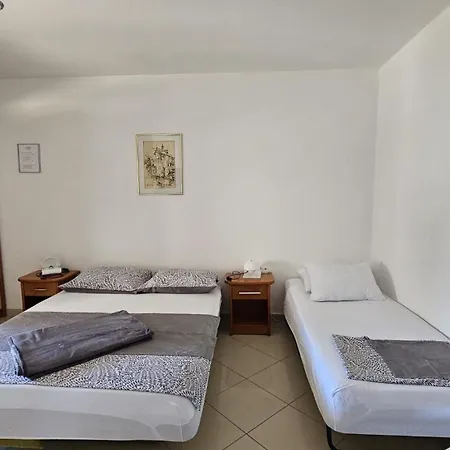 House Berry Apartment *