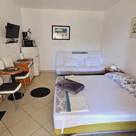 Apartment House Berry Primosten