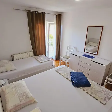 Apartment House Berry Primosten