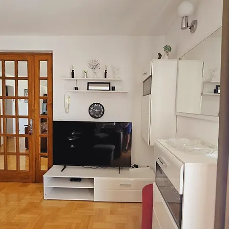 Apartment House Berry *