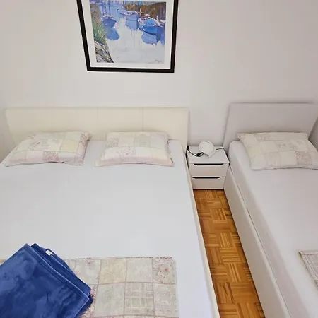 House Berry Apartment
