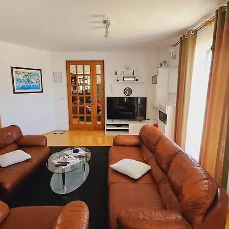 House Berry Apartment *